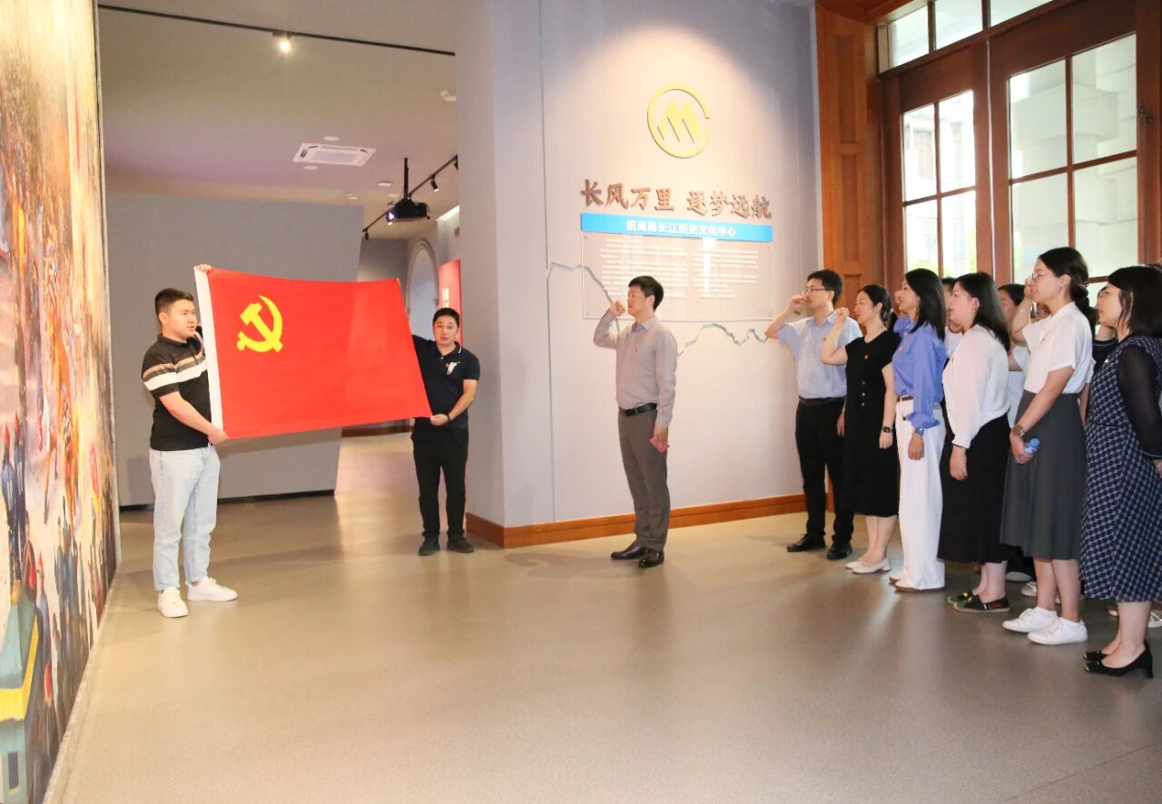人福云顶国际官网组织党员代表赴招商局长江历史文化中心开展主题党日活动